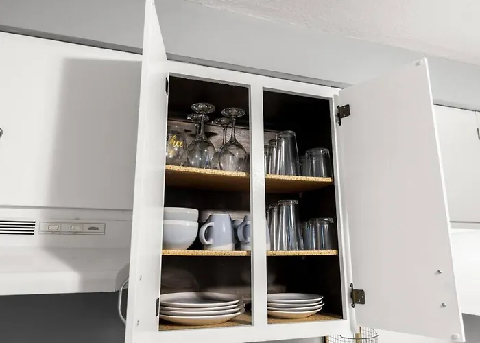 Peaceful 2bd 10 Mins From Dt Apartment